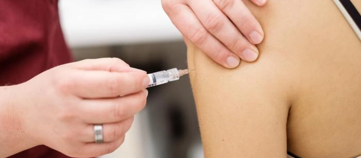 CDC: Όσοι έχουν εμβολιαστεί πλήρως κατά του κορωνοϊού δεν χρειάζεται να κάτσουν καραντίνα αν έρθουν σε επαφή με κρούσμα